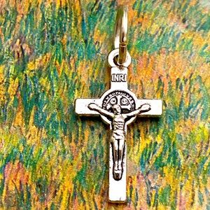 5/$10❤️❤️❤️New Tibetan Silver Crucifix Charm Pendant